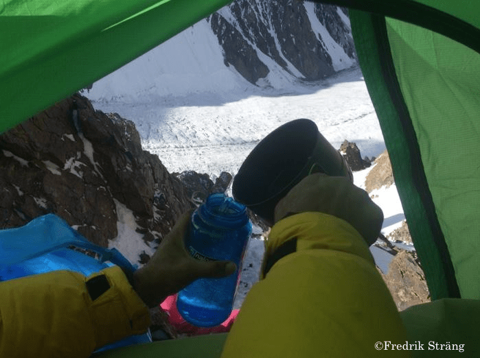 fredrik strang making breakfast on k2 2017