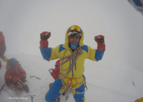 Fredrik Strang in snowstorm broad peak summit 2017