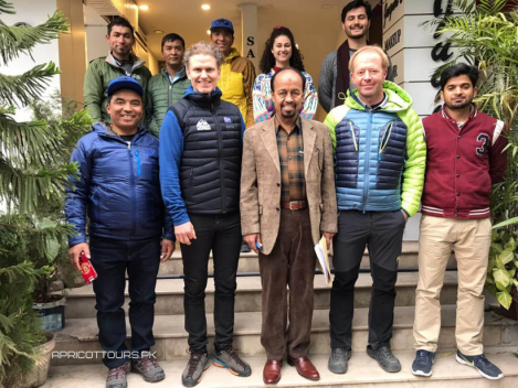 K2 Winter 2020 Apricot Tours Group Photo With LO